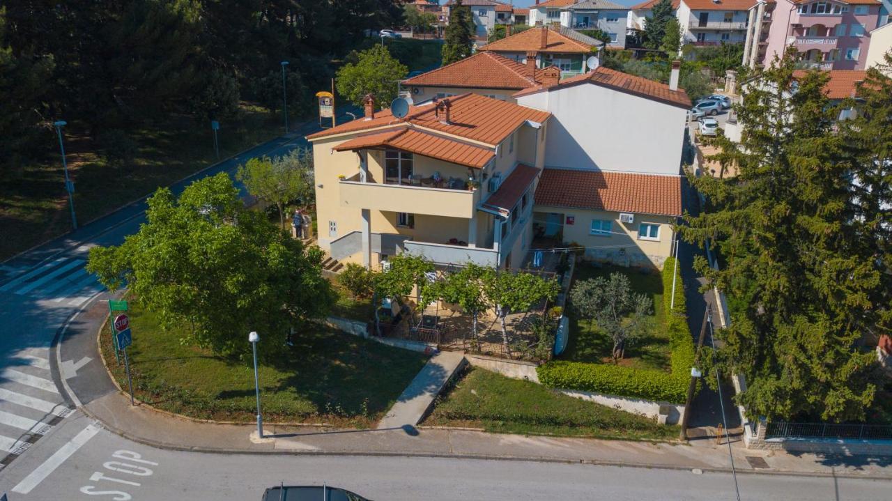 Apartment Mir Pula Exteriör bild