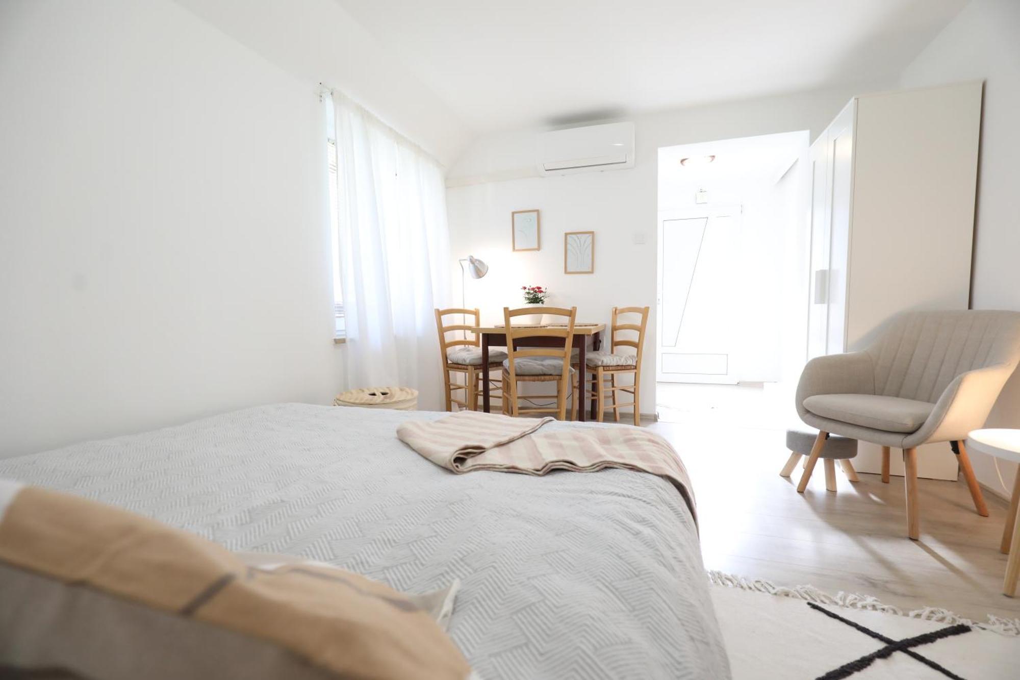 Apartment Mir Pula Exteriör bild