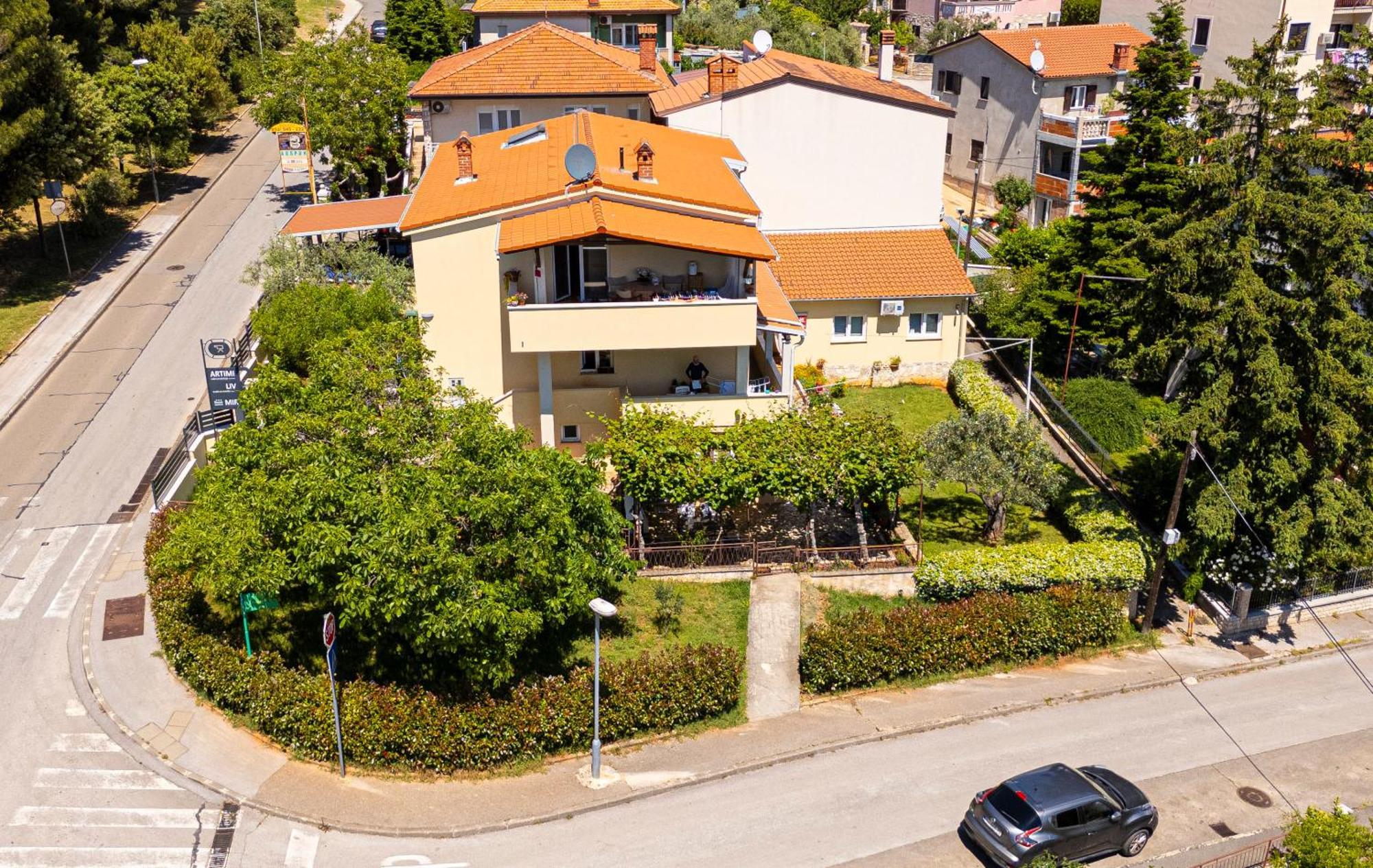 Apartment Mir Pula Exteriör bild